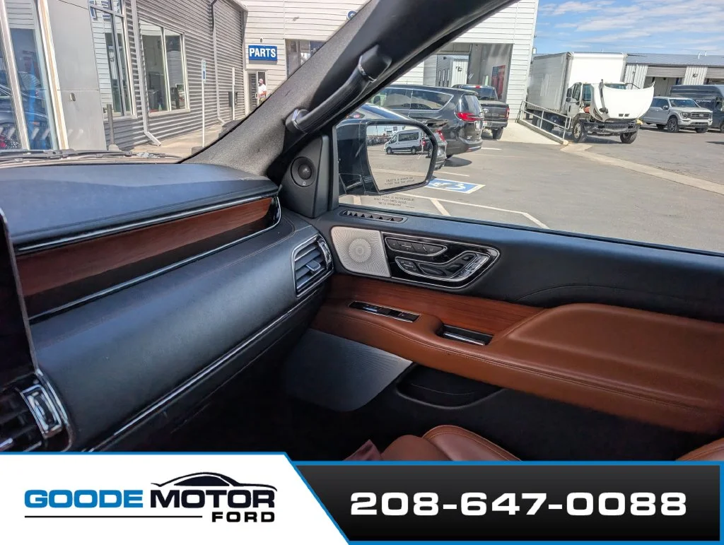 Used 2019  Lincoln Reserve image 13
