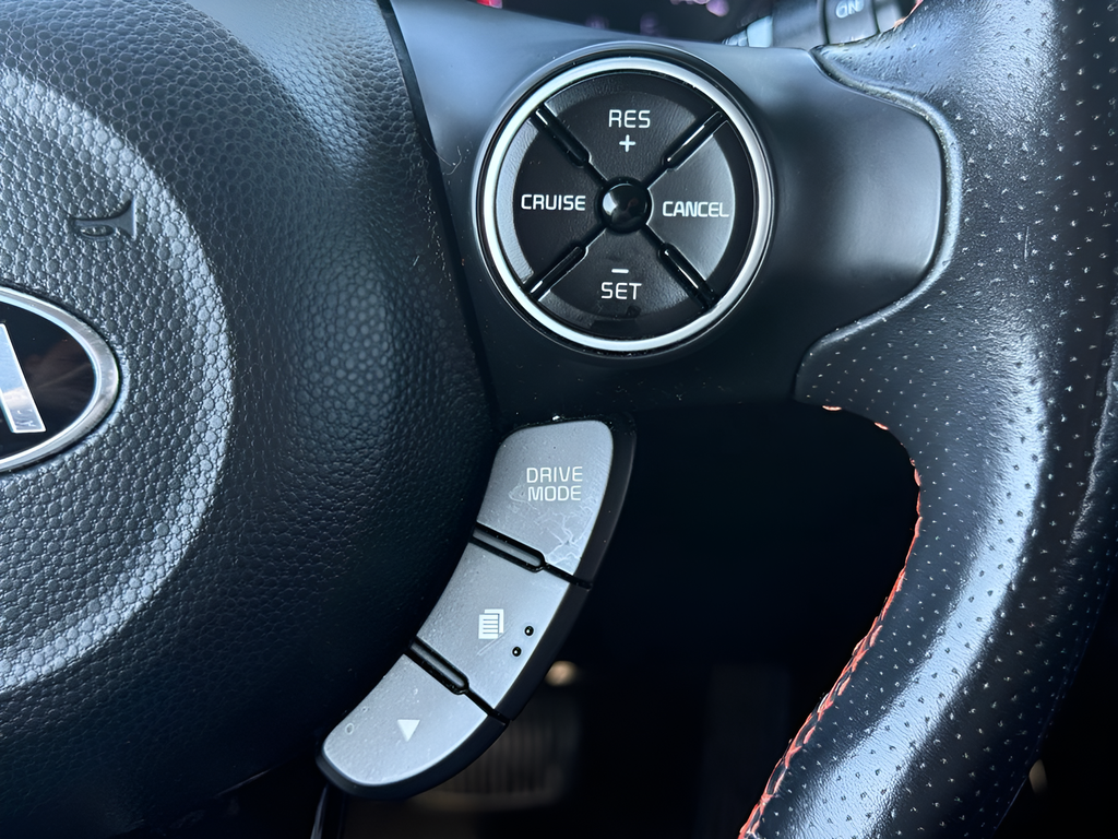 Used 2018 Gray Kia Exclaim image 16