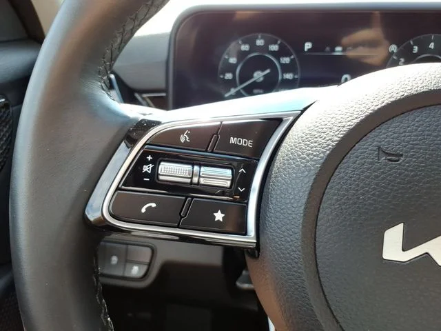 Used 2024 White Kia S image 19