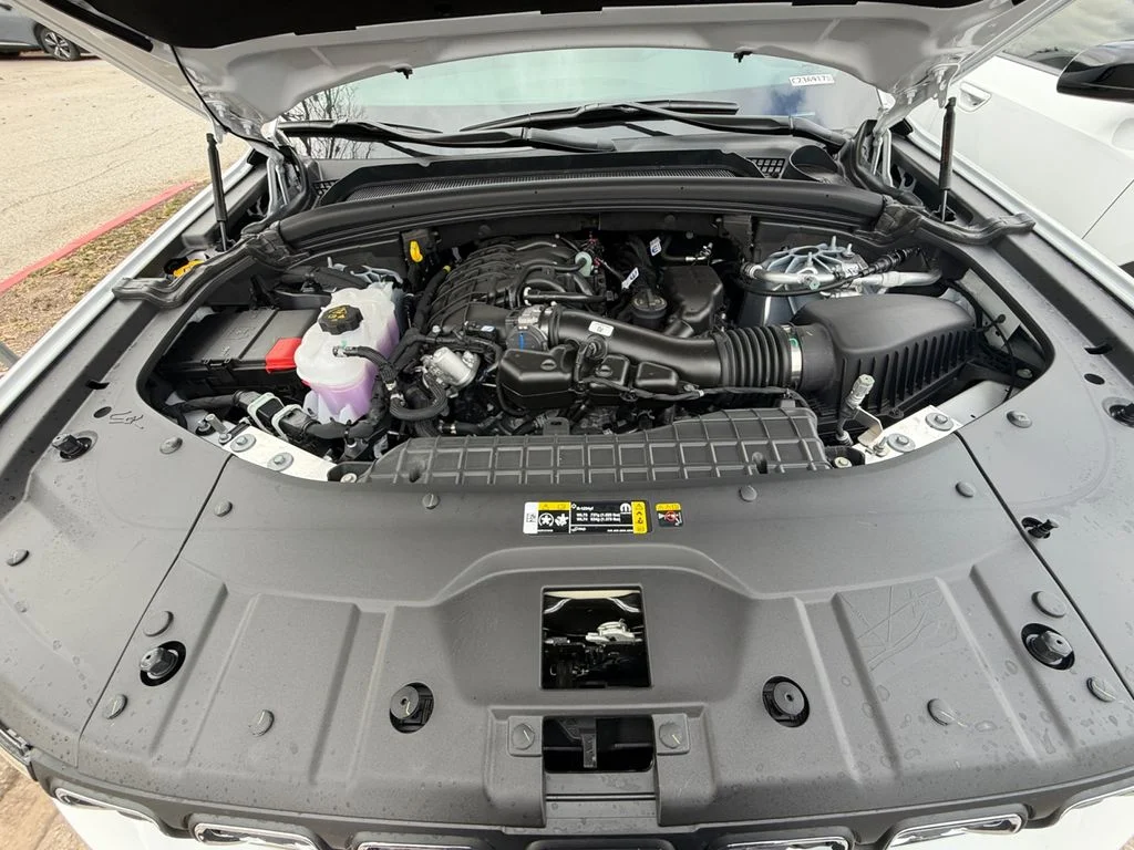 Used 2025 White Jeep Altitude image 20