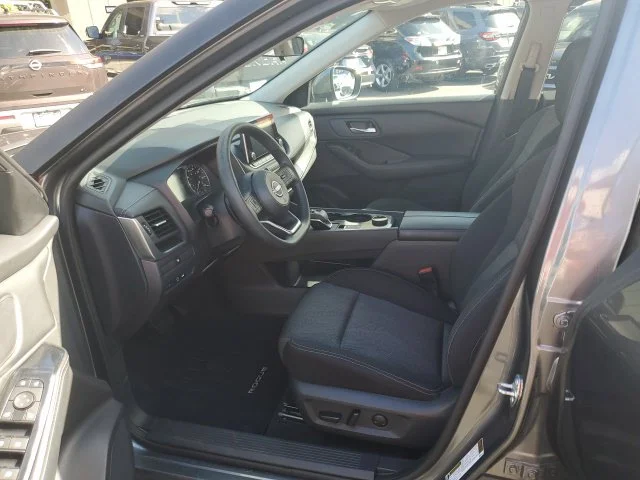 Used 2024 Gray Nissan SV image 11