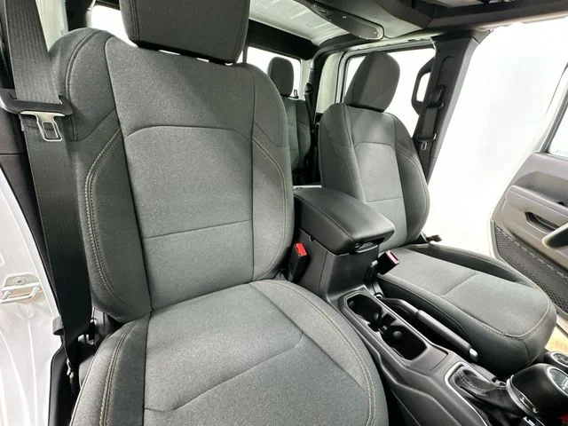 New 2026 Bright White Clear-Coat Exterior Paint Jeep Sport image 25