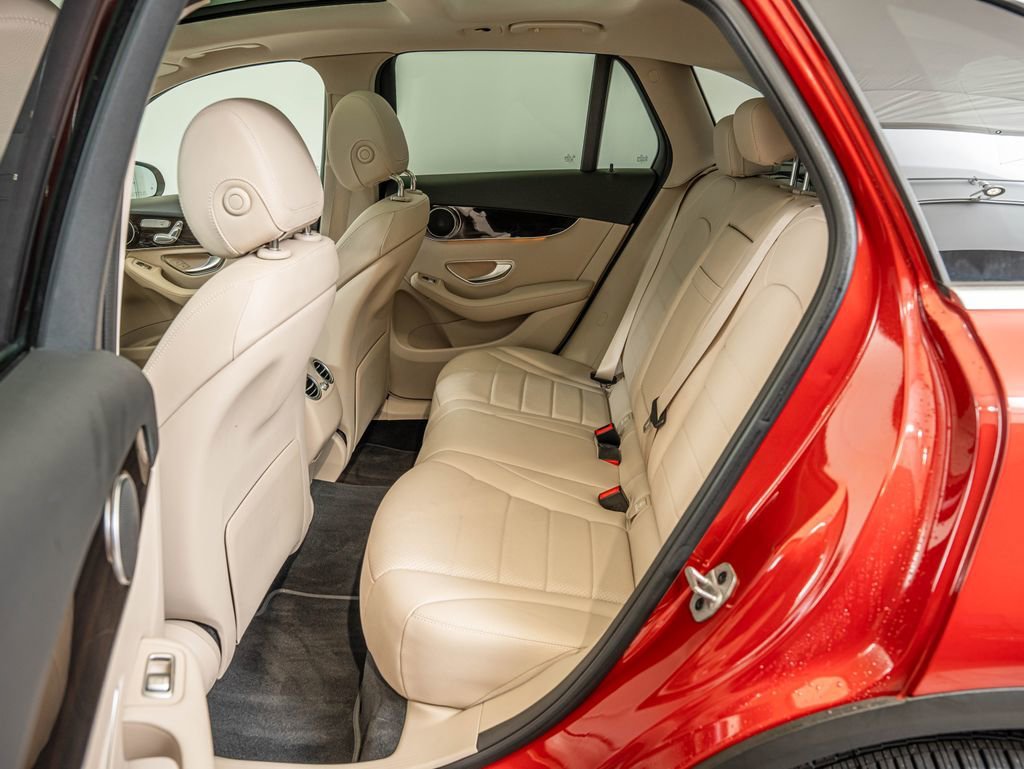 Used 2022 Manufaktur Cardinal Red Metallic Mercedes-Benz GLC 300 image 33