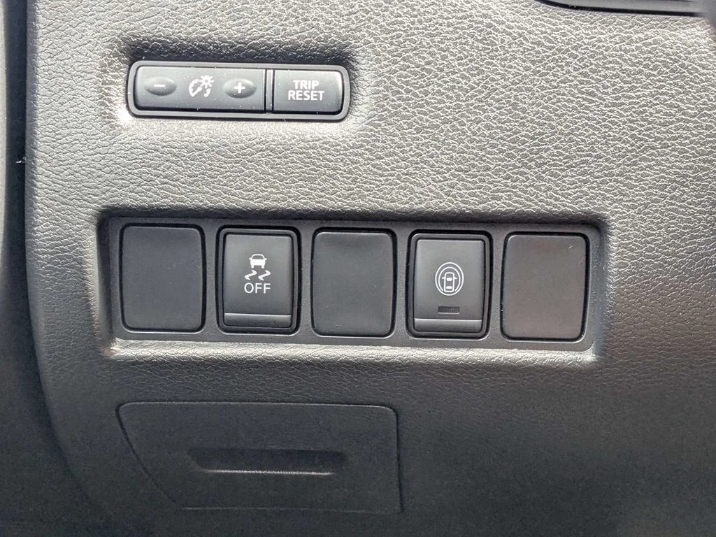 Used 2020 White Nissan S image 19
