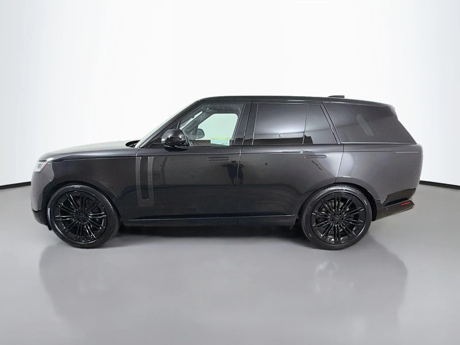 New 2026 Santorini Black Land Rover SE image 2
