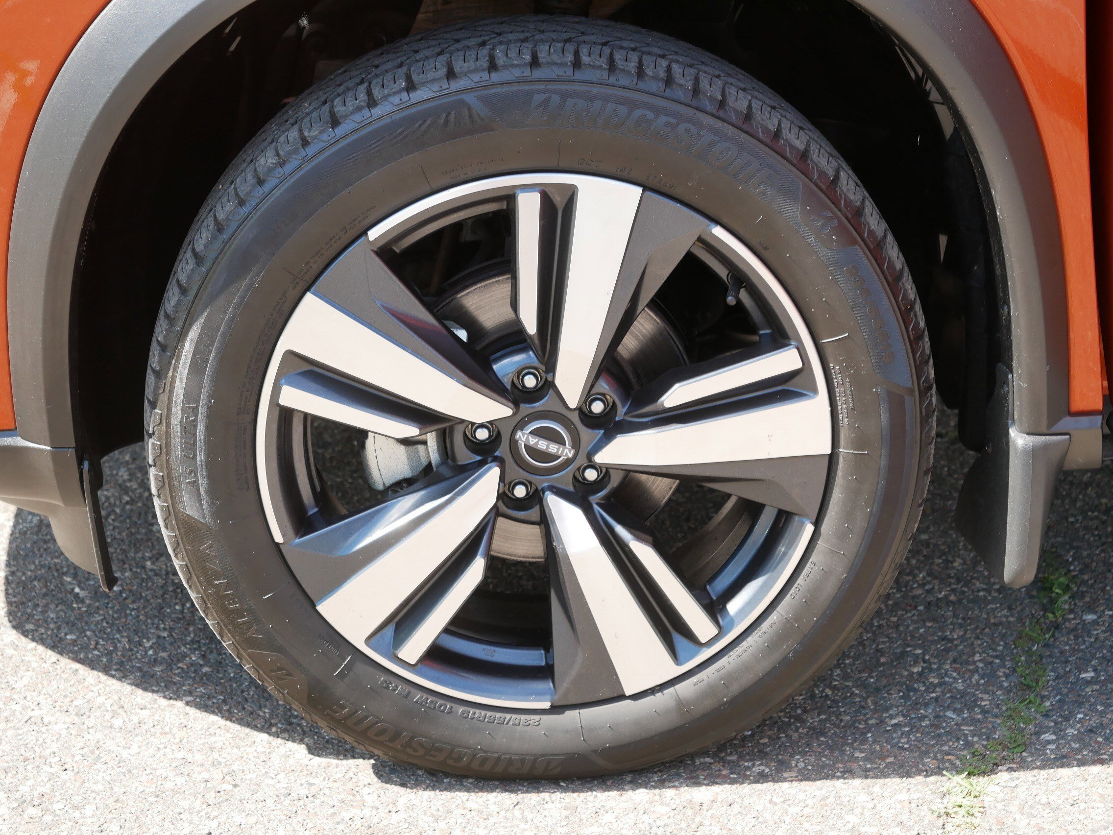 Used 2023 Sunset Drift Chromaflair/Super Black Nissan Platinum image 15