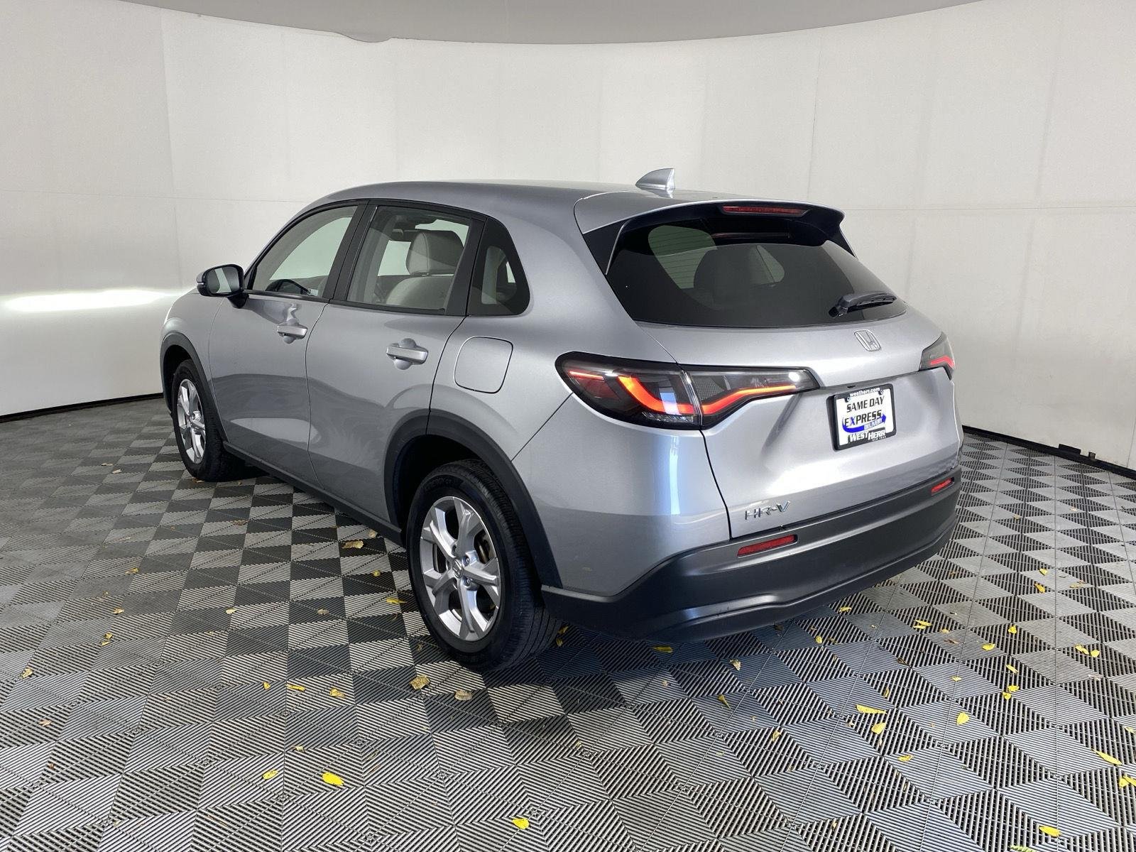 Certified Used 2024 Lunar Silver Metallic Honda LX image 5