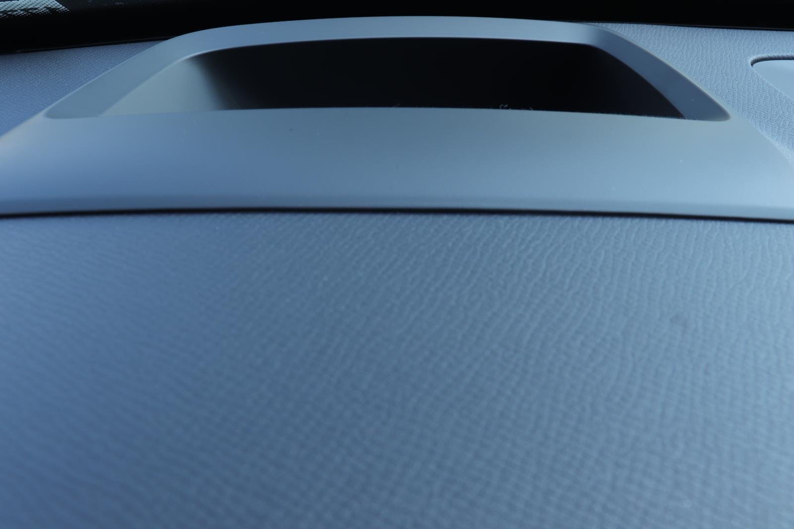 Used 2022 Savile Grey Metallic Volvo Momentum image 30