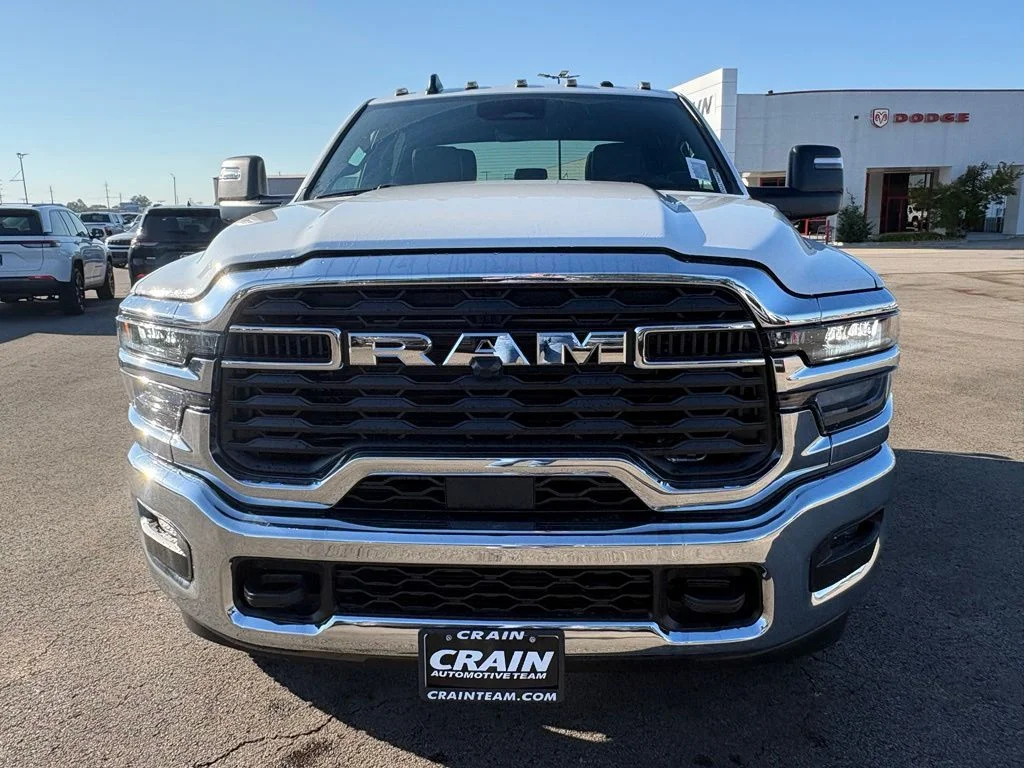 New 2026 Bright White Clear-Coat Exterior Paint RAM Tradesman image 2