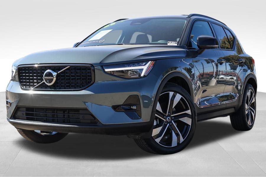 2026 Volvo XC40 Plus