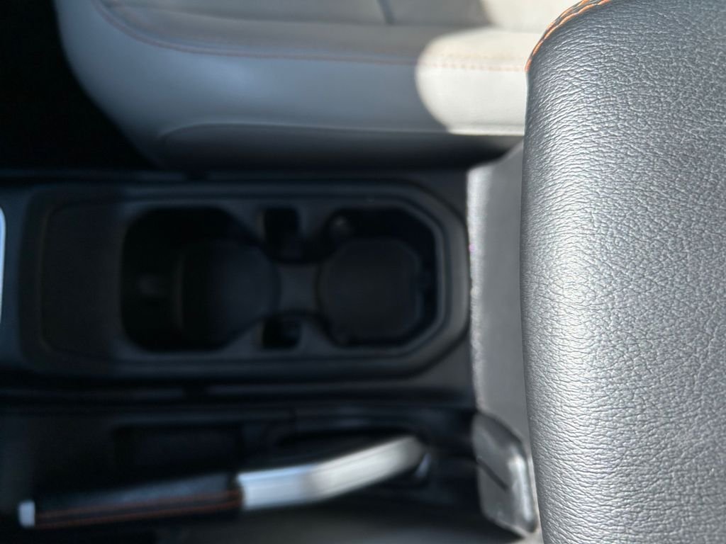 Used 2022 Silver Jeep Mojave image 23