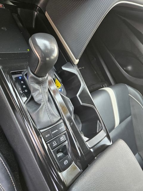 Used 2025  Toyota SE image 13
