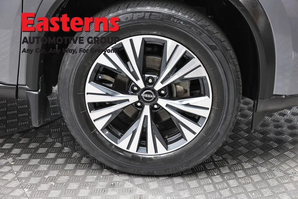 Used 2023 Gray Nissan SV image 31