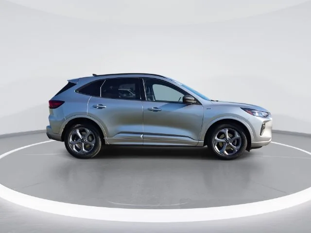 Used 2023 Silver Ford ST-Line image 9