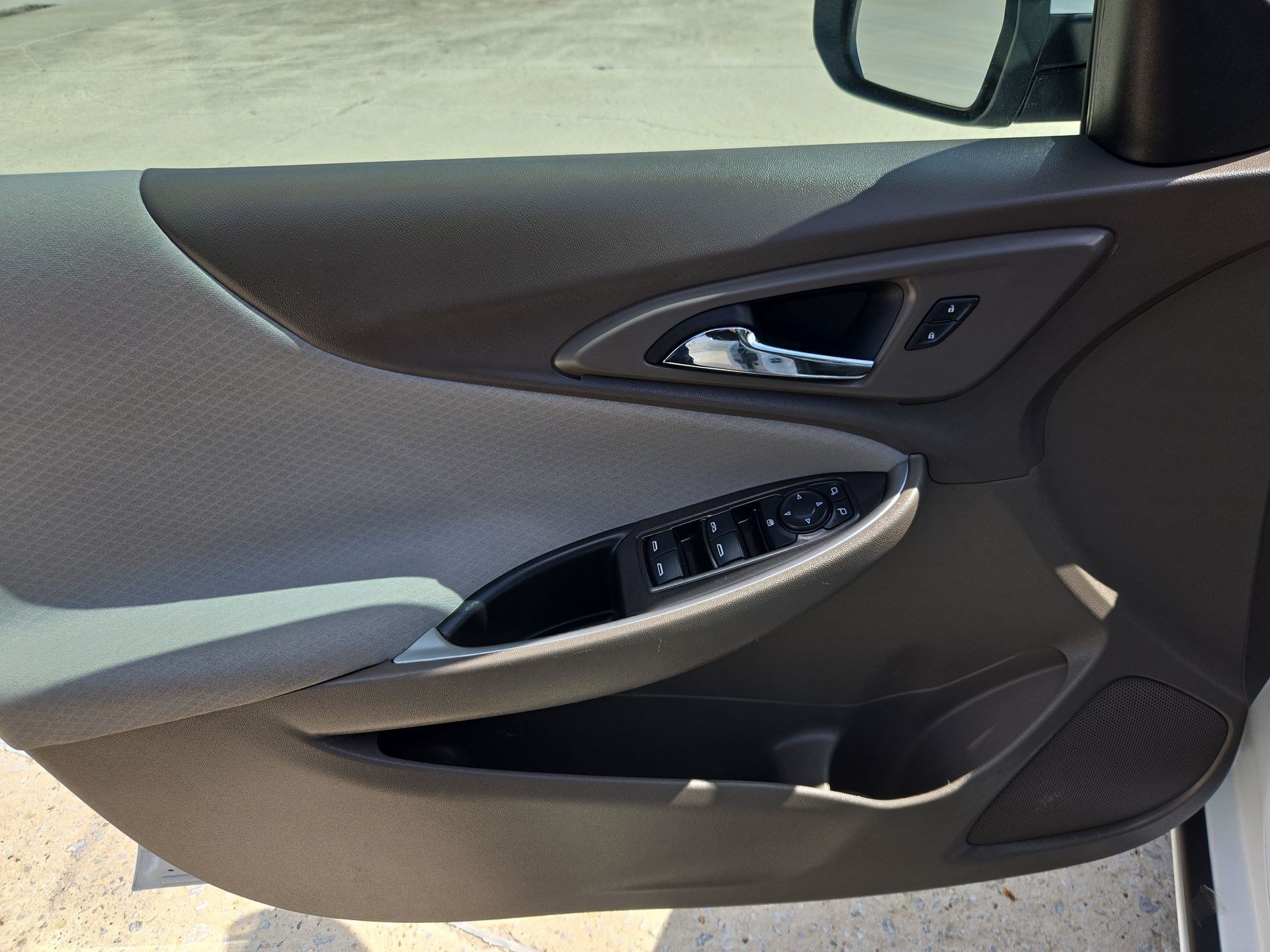 Used 2024 Summit White Chevrolet LT image 12