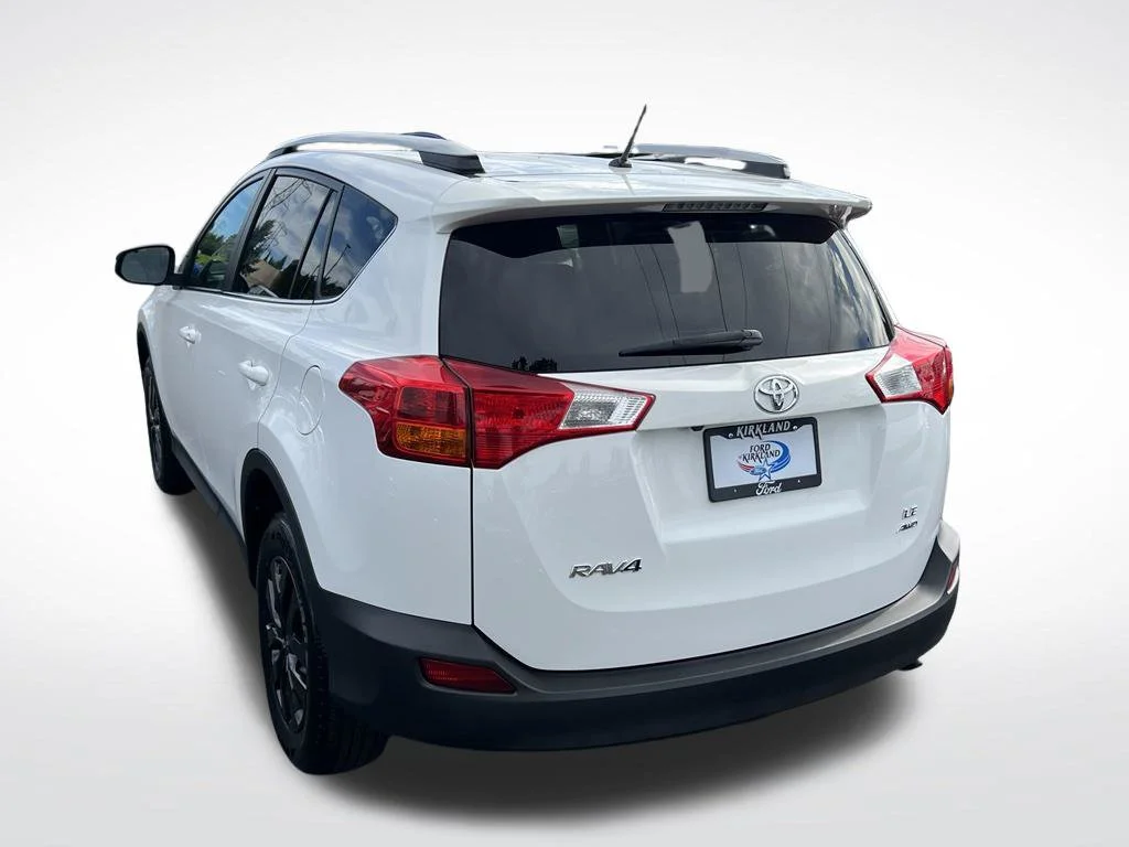 Used 2015 Super White Toyota LE image 9