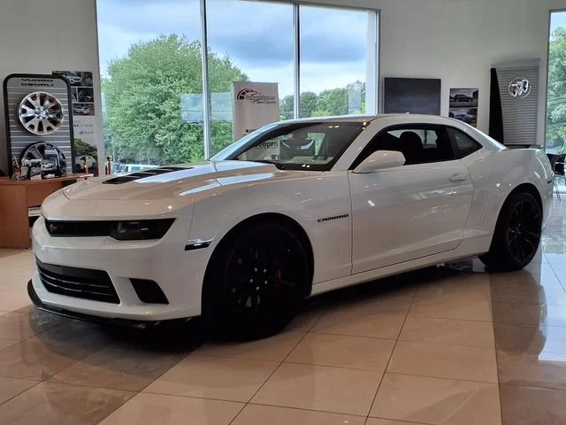 Used 2014 Summit White Chevrolet SS image 3