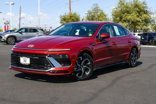 Used 2024 Red Hyundai SEL image 1