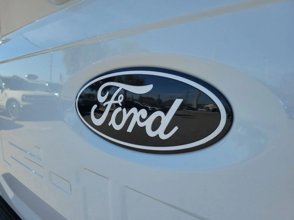 New 2026 Oxford White Ford XLT image 8
