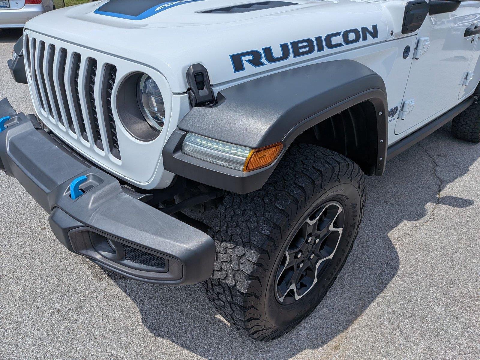 Used 2023 Bright White Clearcoat Jeep Rubicon image 9