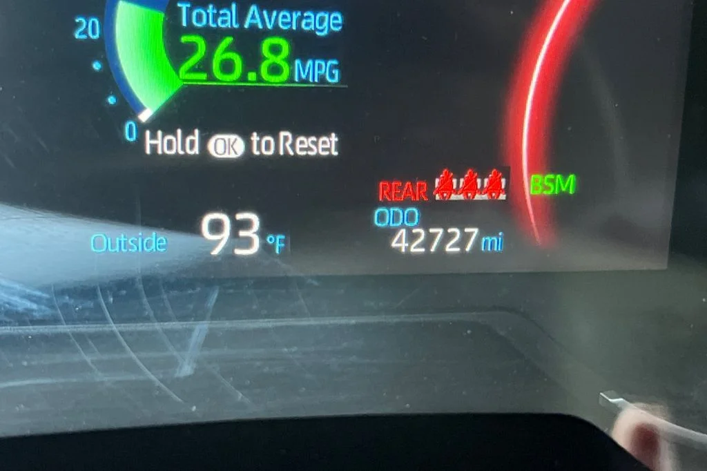 Used 2025 White Toyota XLE image 29