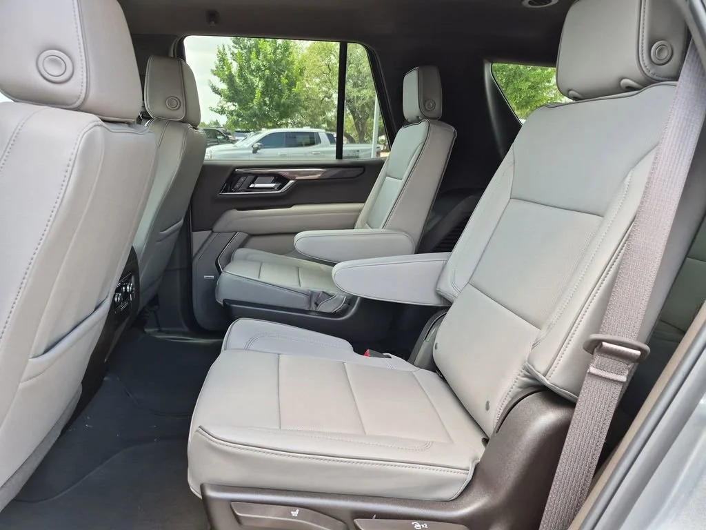 New 2026 Sterling Metallic GMC Elevation image 32