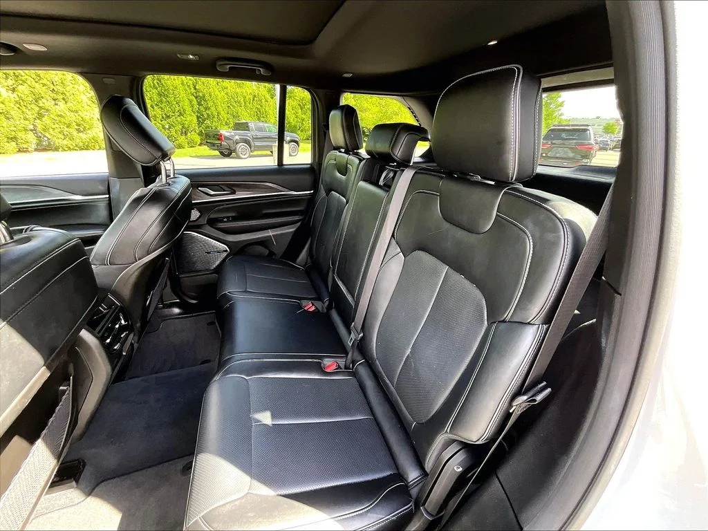 Used 2022 White Jeep Overland 4xe image 15