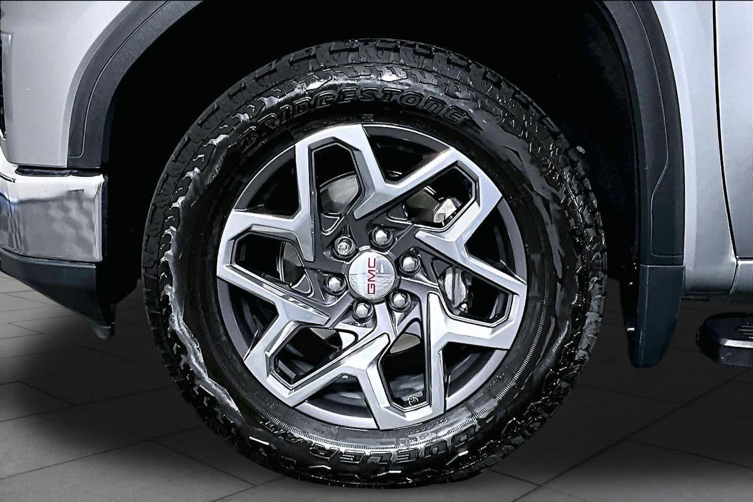 Used 2024 Sterling Metallic GMC SLT image 10
