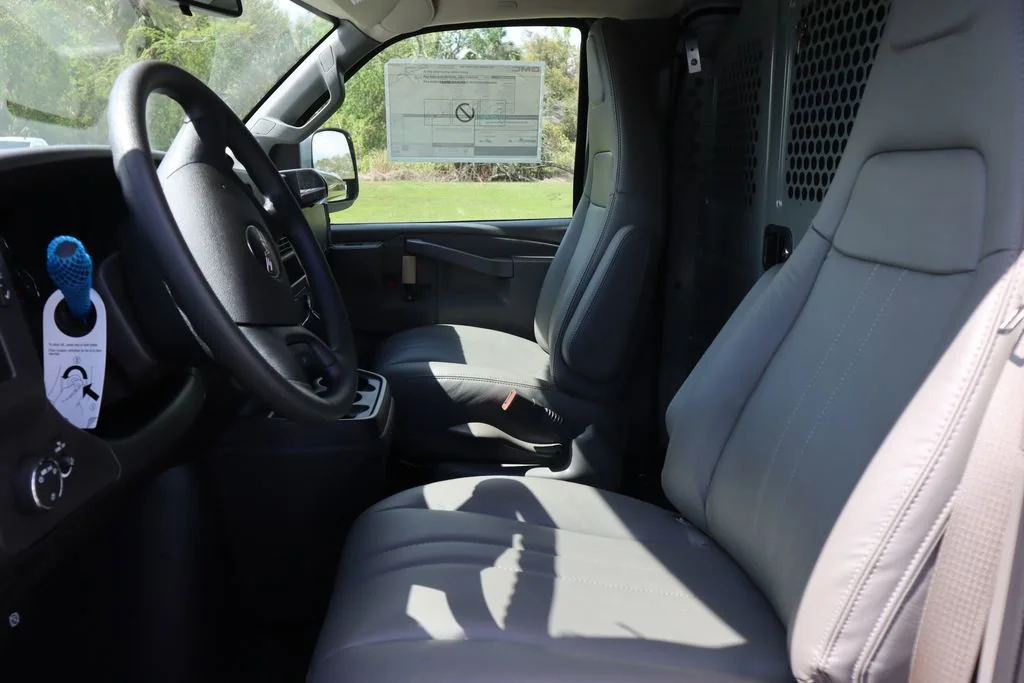 2025 GMC Savana Cargo Work Van - Photo 15