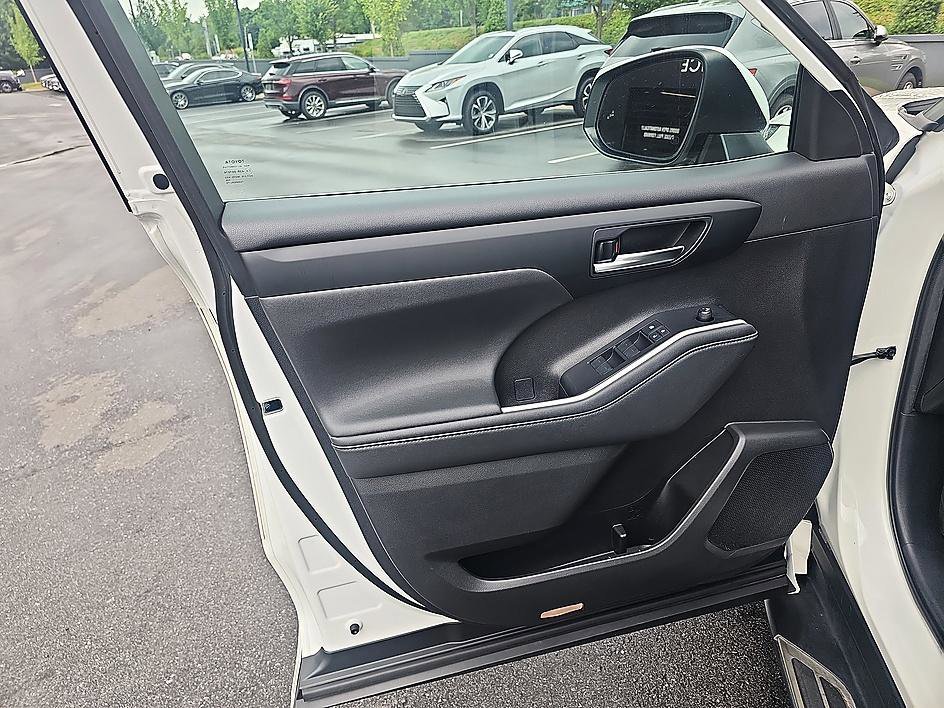 Used 2021 Blizzard Pearl Toyota Hybrid XLE image 13