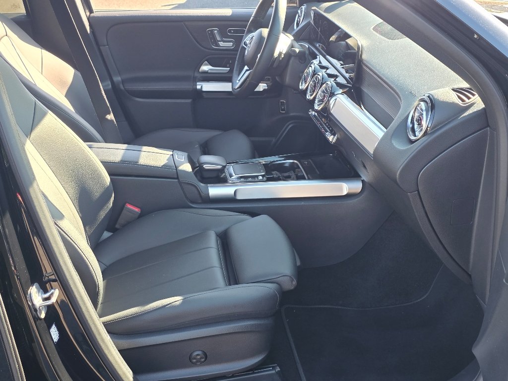 Used 2023 Black Mercedes-Benz GLB 250 image 22