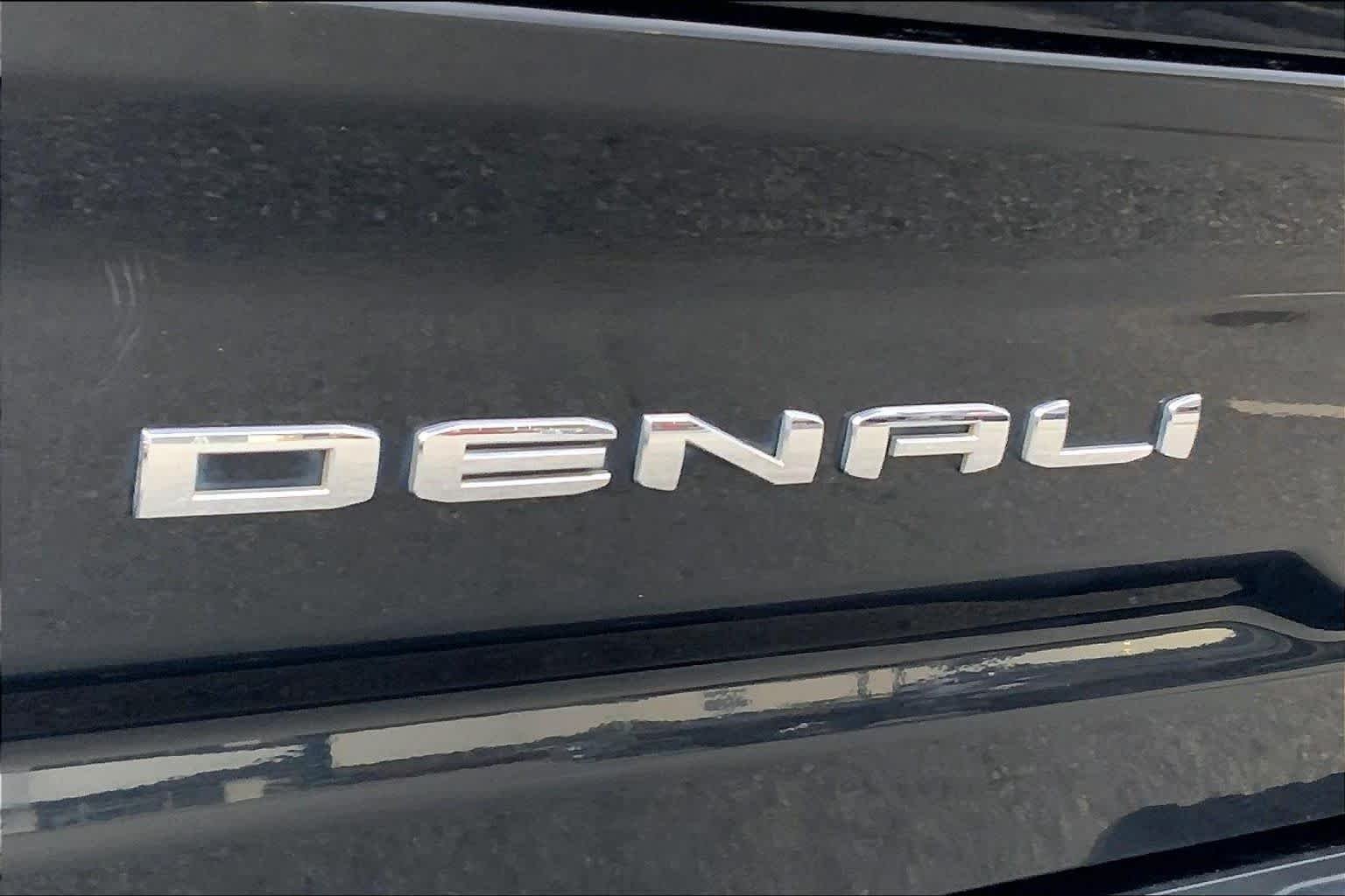 Used 2022 Ebony Twilight Metallic GMC Denali image 28