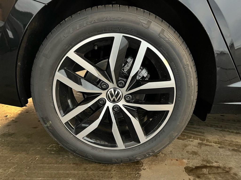 New 2026 Black Volkswagen 1.5T SE image 30
