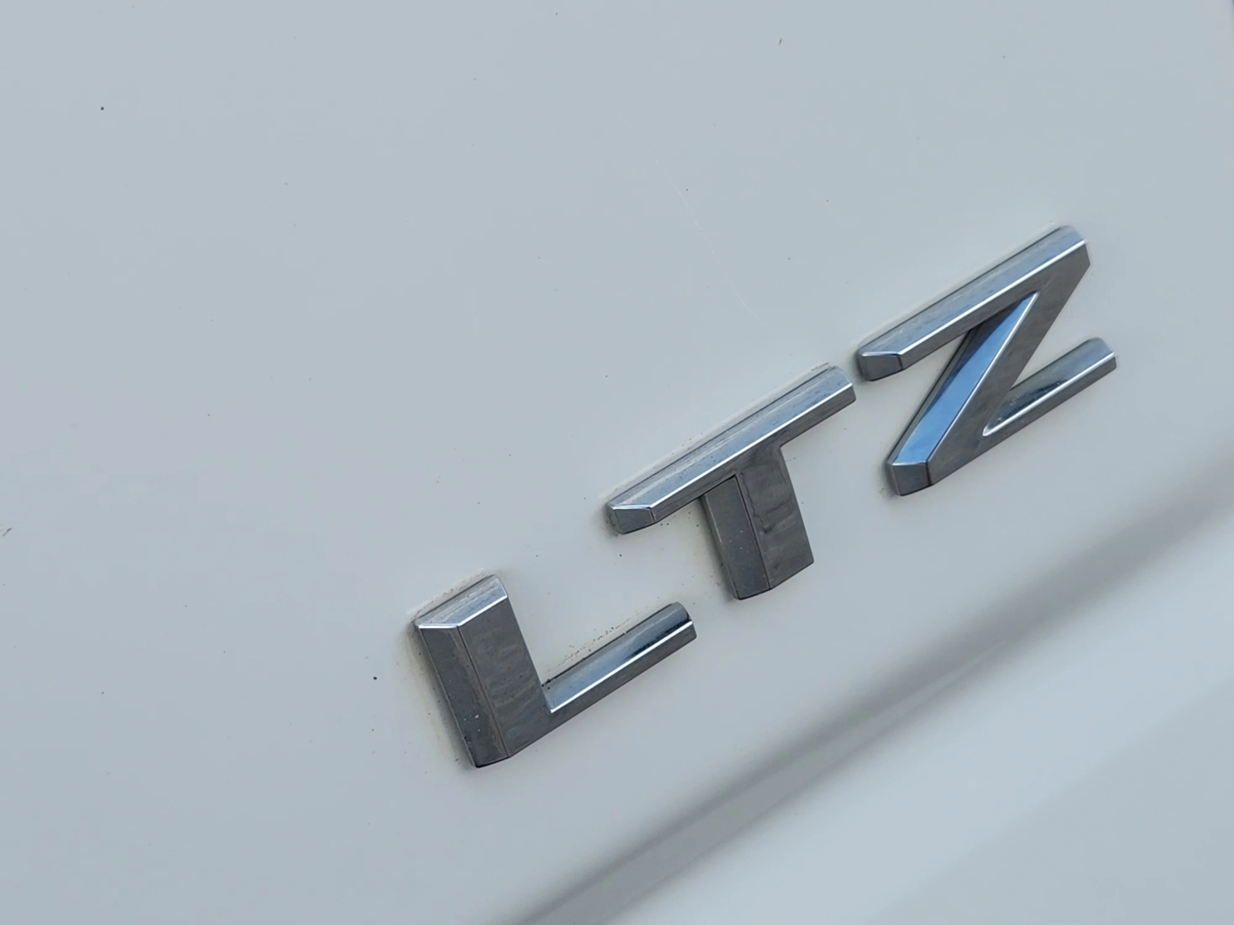 Used 2023 Summit White Chevrolet LTZ image 13