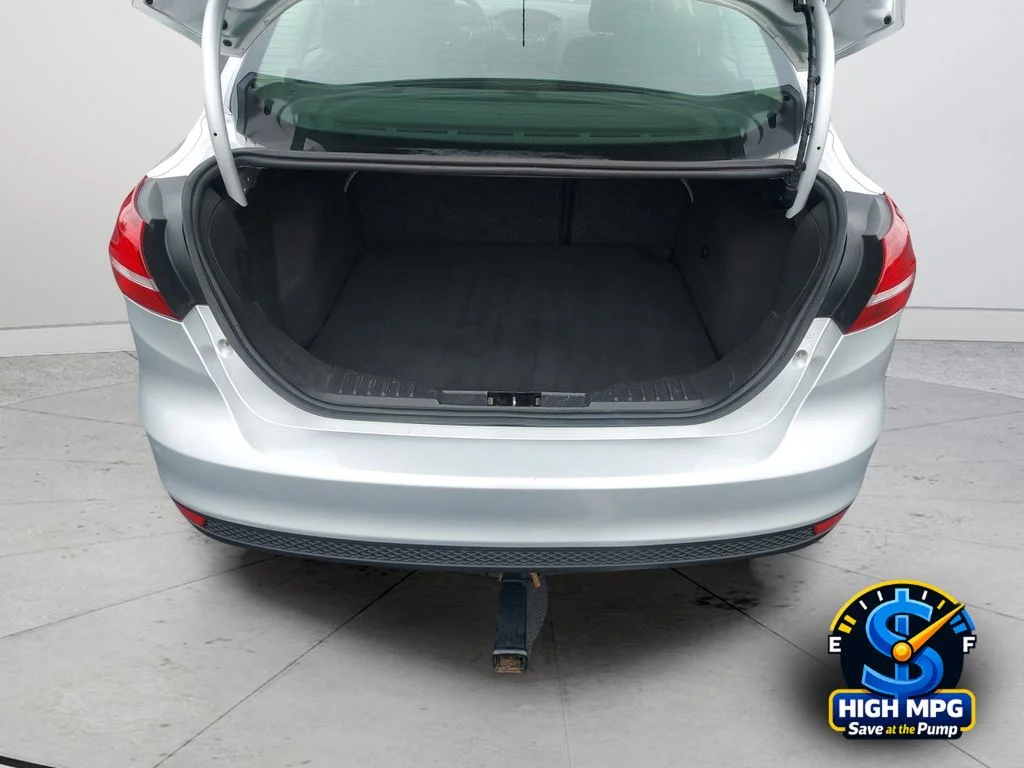 Used 2015 Silver Ford SE image 34