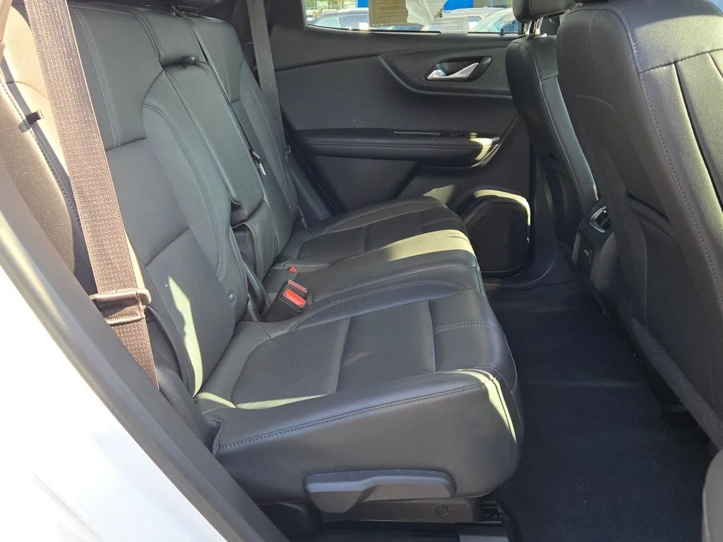 Used 2022 White Chevrolet LT image 9