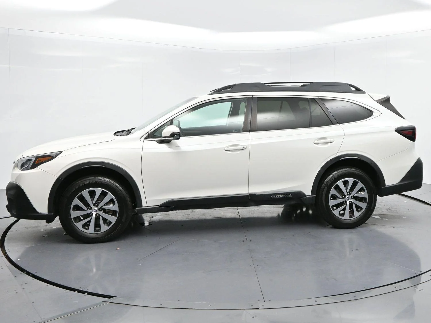 Used 2020 Crystal White Pearl Subaru Premium image 4