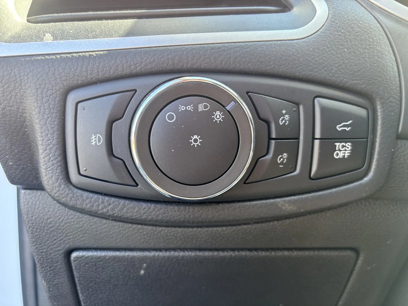 Used 2020 Oxford White Ford SEL image 11