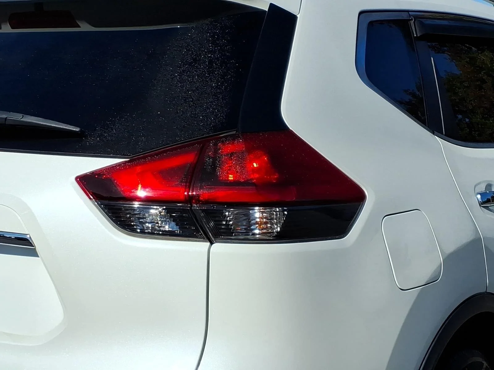 Used 2020 Pearl White Tricoat Nissan SL image 20