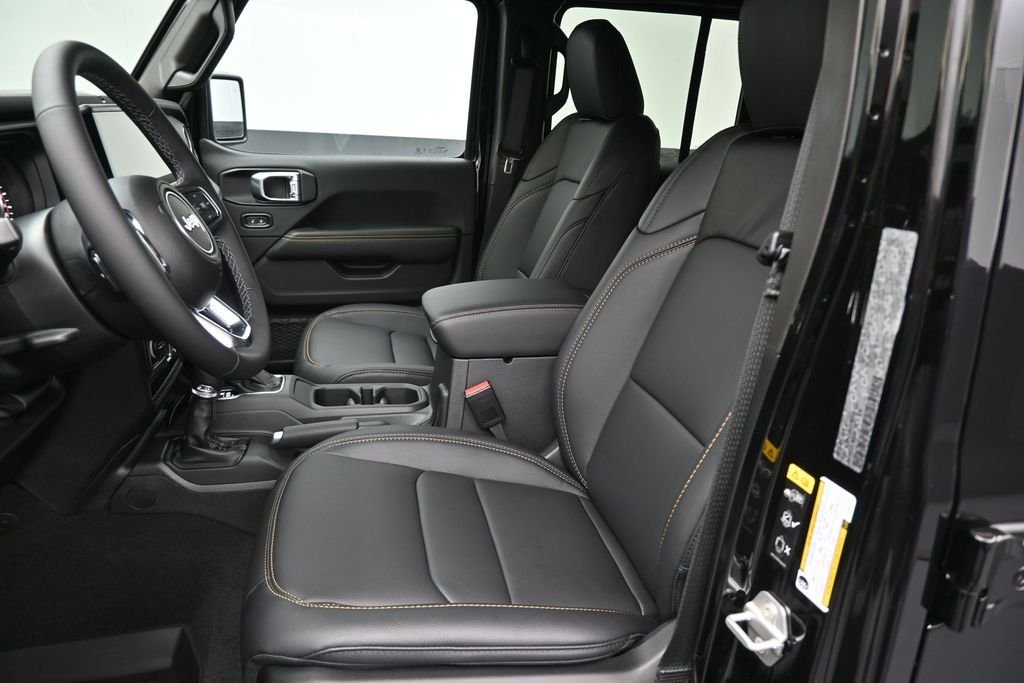 New 2026 Black Clear-Coat Exterior Paint Jeep Sahara image 19