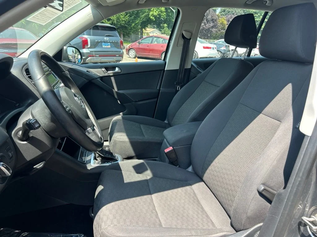 Used 2014 Night Blue Metallic Volkswagen S image 11