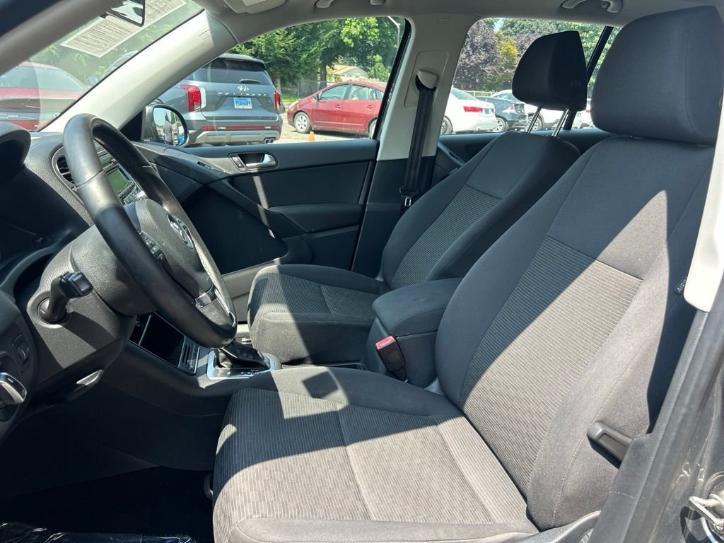 Used 2014 Night Blue Metallic Volkswagen S image 11