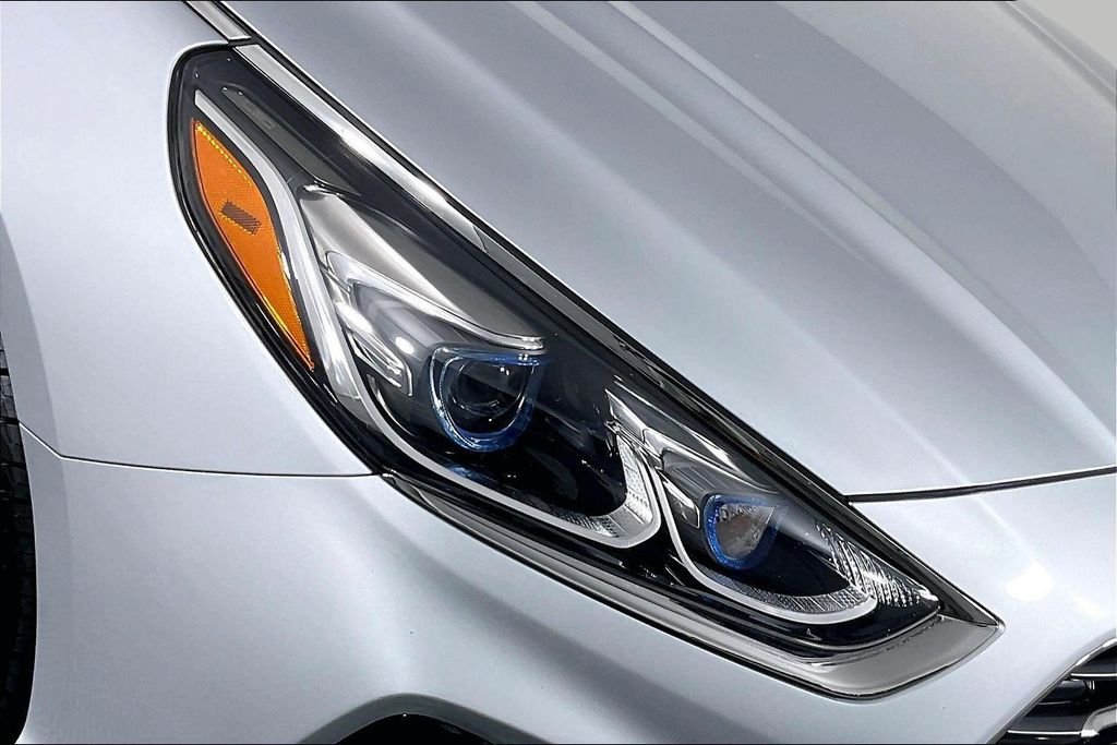 Used 2019 Silver Hyundai Limited image 28