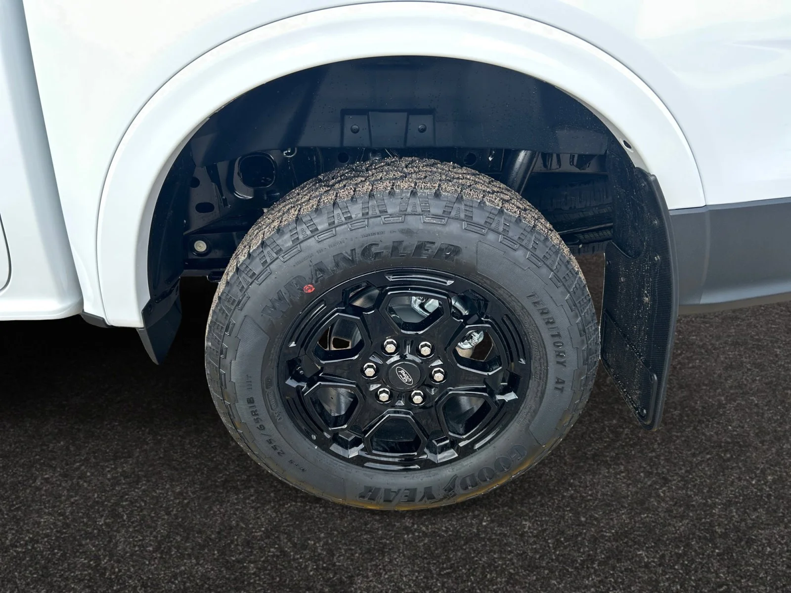 New 2026 Oxford White Ford Lariat image 9