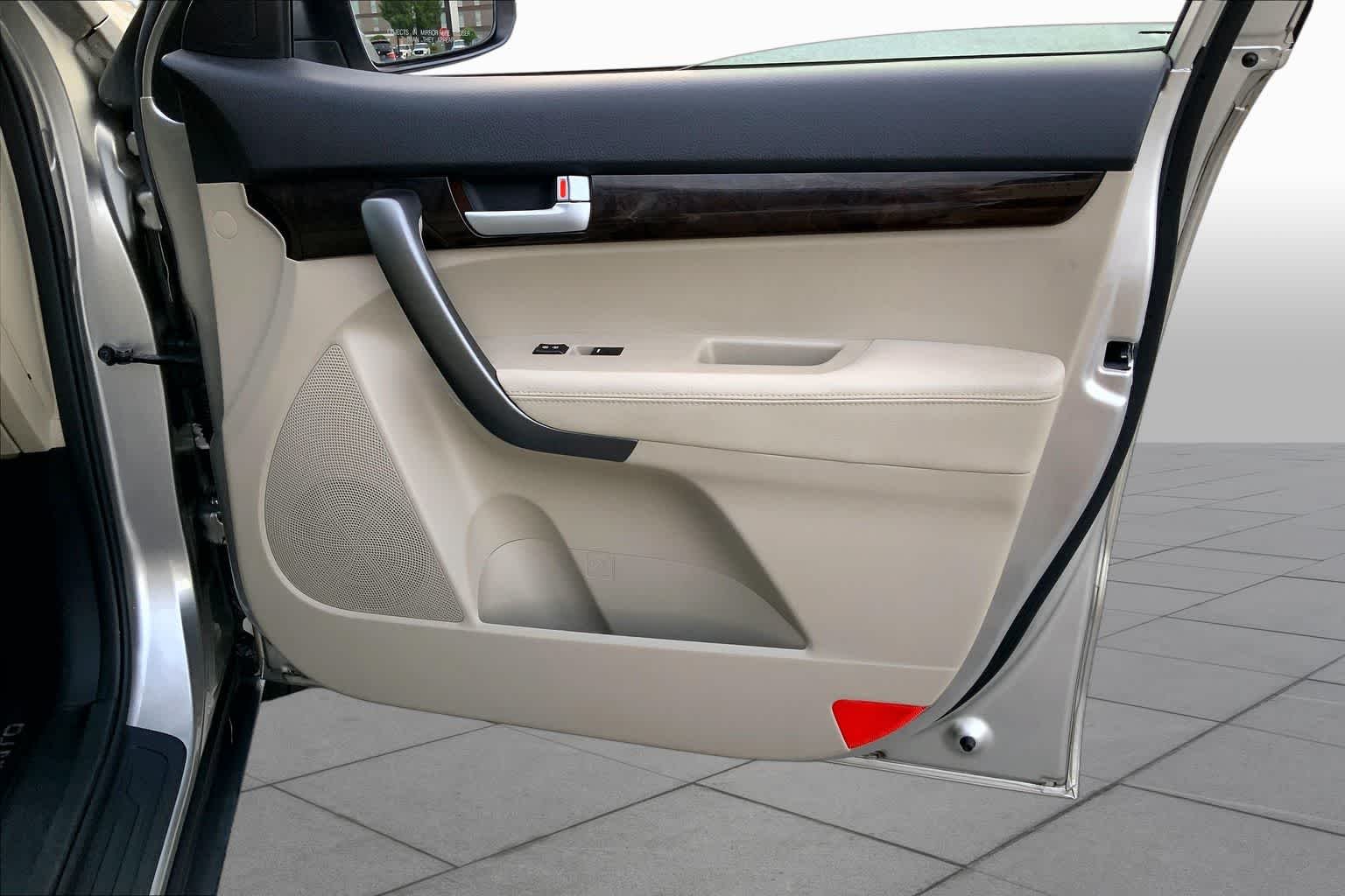 Used 2015 Satin Metal Kia LX image 22