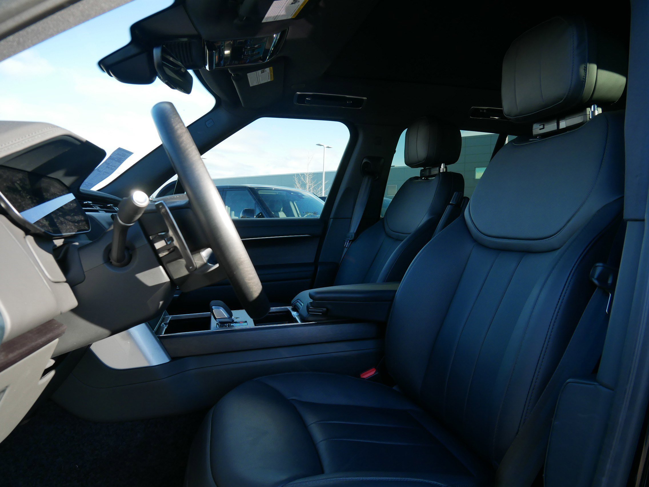 2026 Land Rover Range Rover SE - Photo 3