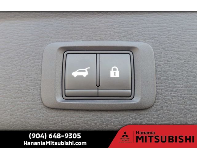 Used 2025 Red Mitsubishi SE image 13
