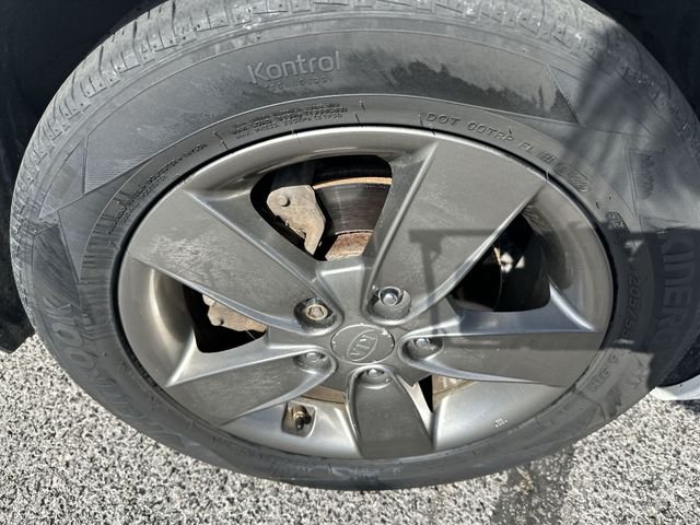 Used 2012 White Kia EX image 20
