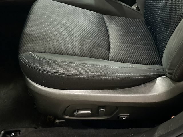 Used 2014  Subaru 2.5i Premium image 19