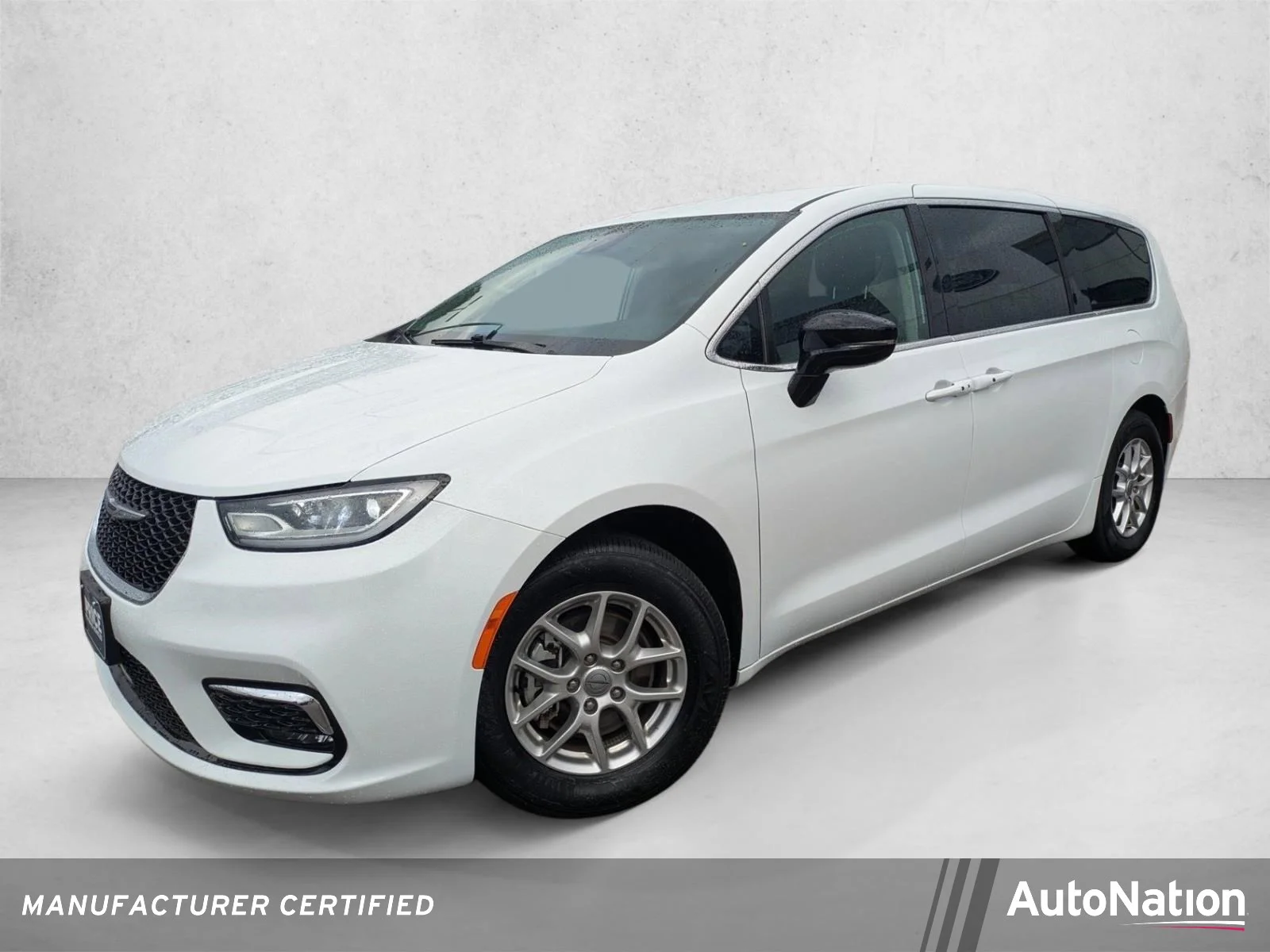 2024 Chrysler Pacifica Touring L's photo